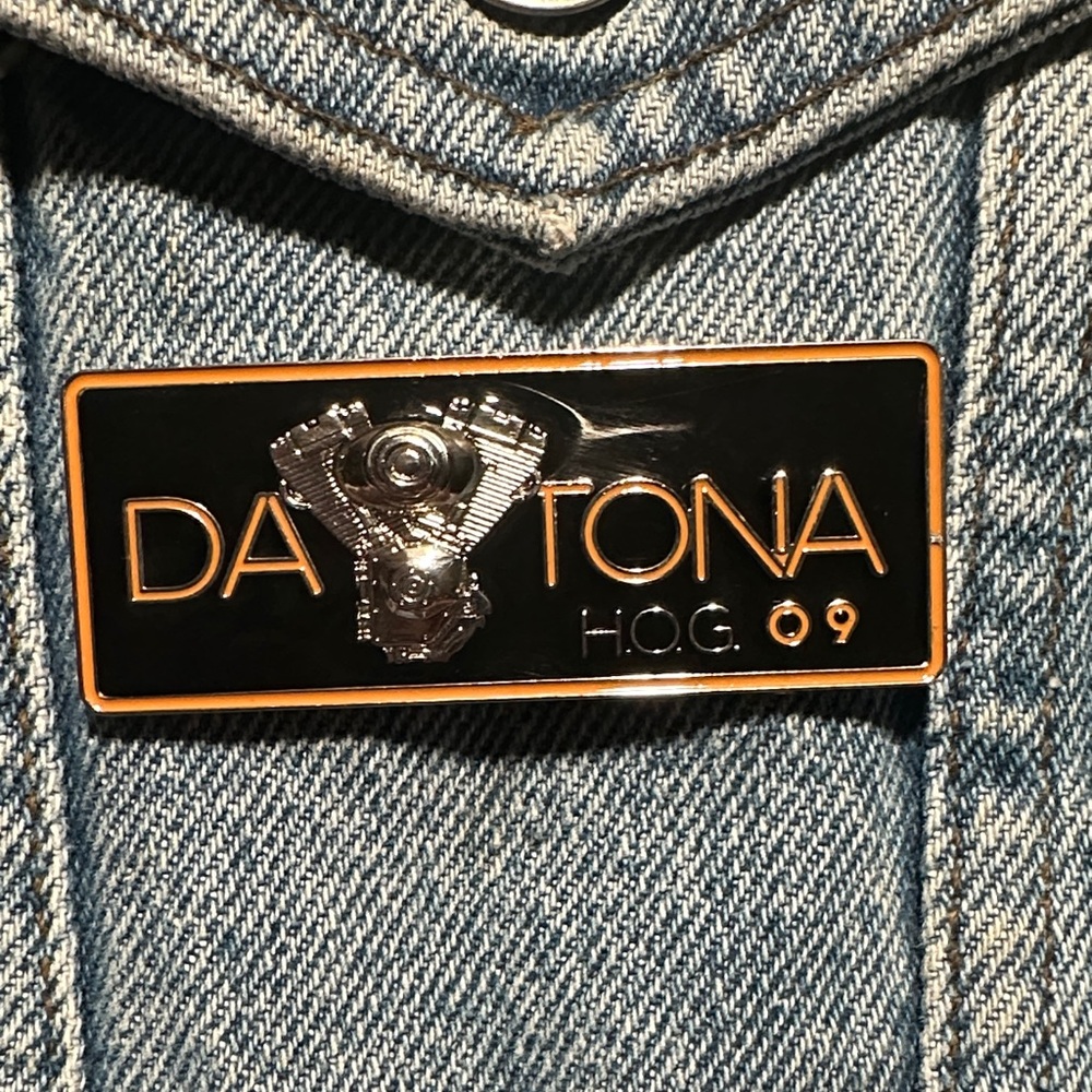 Daytona HOG ‘09 lapel/hat pin… excellent used condition, no smoking home